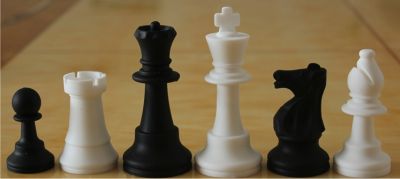 PLASTIC CHESS PIECES WITH OVERWEIGHT
